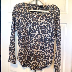 Like new - NALLY & MILLY Lightweight, leopard knit, long-sleeved CREW sweater.